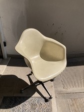 Sedia poltroncina Eames per Herman Miller