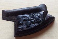 FERRO DA STIRO ANTICO IN FERRO