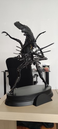 Alien queen statua palisades - "alien,