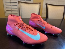 Nuove scarpe da calcio Nike