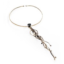 collana girocollo rigido in