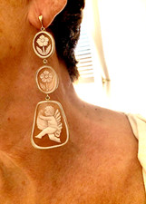 ORECCHINI CAMMEO  CON TRE MEDAGLIONI, CON PUTTI,  MONTATURA ARGENTO 925 CM 10