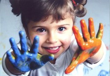 Carina BAMBINA che ride mani