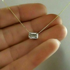 Ciondolo solitario diamante