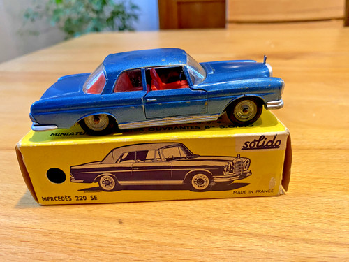 Mercedes 220 solido - 220,
