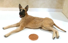 SQUISITA CASA DELLE BAMBOLE MINIATURA CANE BELGA MALINOIS INCREDIBILE PEZZO ARTIGIANALE!!