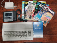 LOTTO: COMMODORE 64 + DATASETTE+MANUALE+7 RIVISTE+ CAVO AUDIO-VIDEO+2 CASSETTE