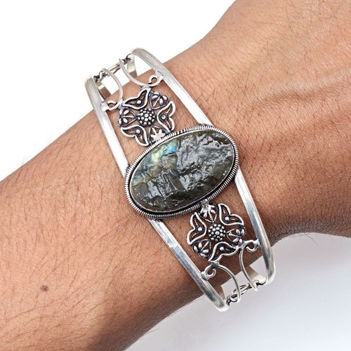 Bracciali braccialetti fatti - , a