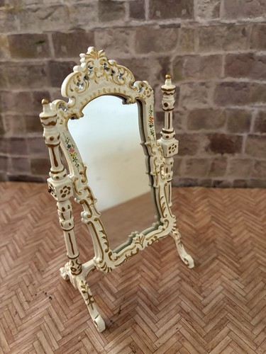 Dolls house scale - dolls,