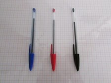 PENNA BIC CRISTAL BLU,ROSSO,NERO ANNI 80 CON CAPPUCCIO CHIUSO LOTTO 3 PEZZI.