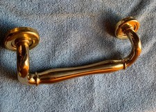 maniglione per portone in ottone lucido