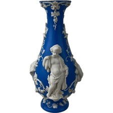 Antico vaso inglese in rilievo sagomato pariano cherubini pollame XIX secolo blu 11"