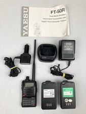 YAESU FT-50R RICETRASMETTITORE RADIO PORTATILE DUAL BAND CARICABATTERIE BATTERIE TESTATO OTTIME CONDIZIONI!