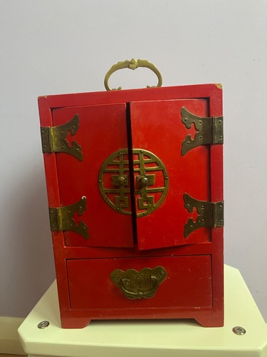 Mobiletto portagioie laccato