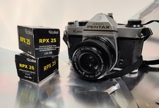 Pentax K1000 con obiettivo Vivitar 2.8 28mm