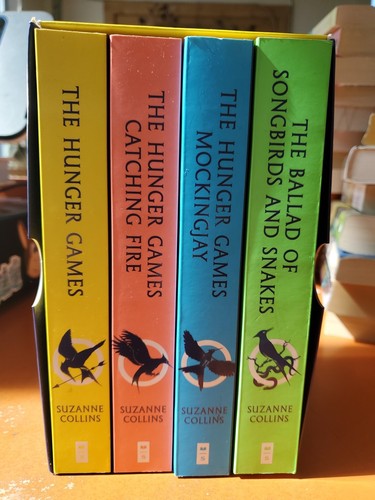 Hunger games book box set - book,