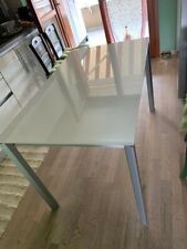 tavolo da cucina allungabile pari al nuovo,vendo per motivi di spazio.