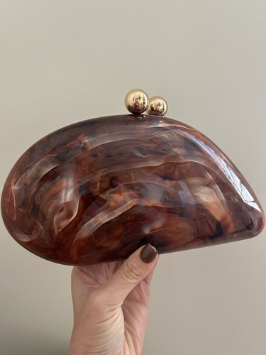 Pochette asimmetrica acrilica