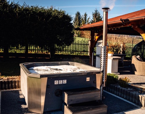 Jacuzzi whirpool hottub - whirpool, san