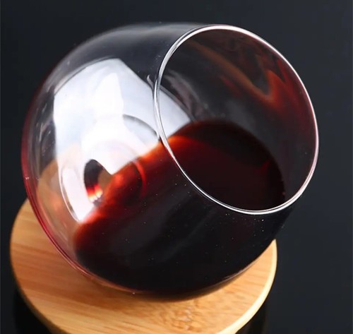 Bicchiere vino irregolare - vino,