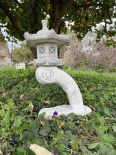 Statua pagoda giapponese, lampada lanterna per giardino zen in cemento e pietra