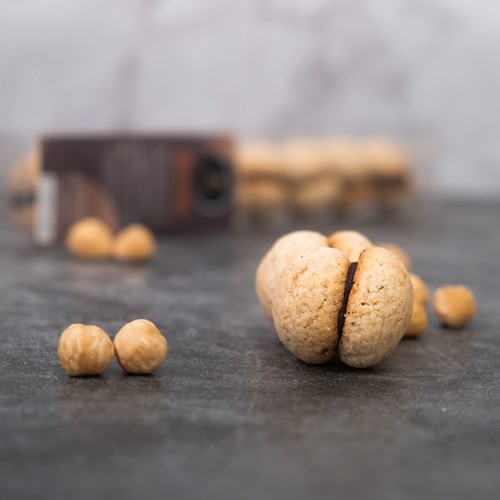 Baci dama alla nocciola - baci,