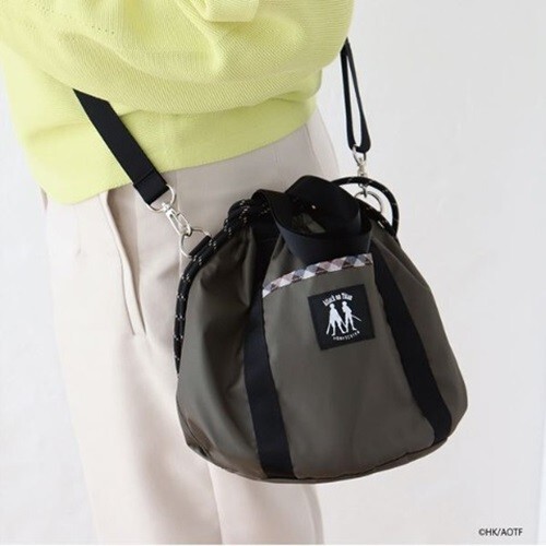 Attack titan borsa con - on,