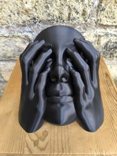 Vaso da muro SIA modello Hide volto disperato ABS design moderno