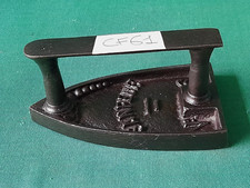 ANTICO FERRO DA STIRO IN FERRO E GHISA  PUNZONATO PRIMI '900. CF61