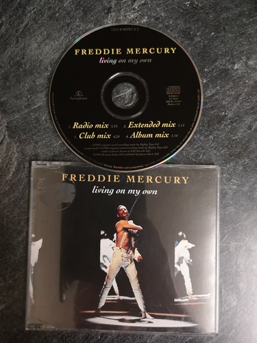 Freddie mercury living - -,