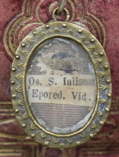 Relic reliquary reliquia - relic,