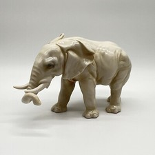 Antica statua in porcellana