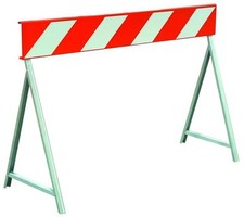 BARRIERA SEGNALETICA FISSA BIANCA/ROSSA CON GAMBE 120X20  CM