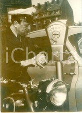 1937 FRANKFURT (DE) Polizia collauda parchimetri a pagamento *Fotografia