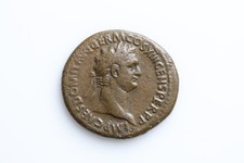 Domiziano fortvnae avgvsti - -,