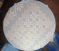 Tovaglia rettangolare, adattabile anche su tavola rotonda, fatta all'uncinetto