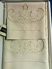 Asciugamani Bellavia in lino 100% con ricamo Intaglio e punto pieno a mano