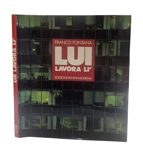 Lui lavora lì franco - lì, di
