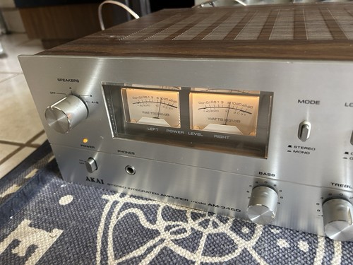 Amplificatore stereo integrato