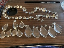 Quantità di antico lampadario