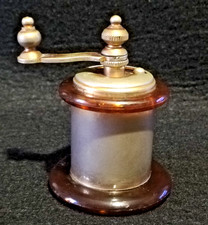 Macina pepe macinino in