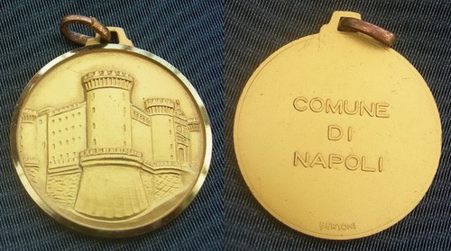 Medaglia castel nuovo - medaglia, comune