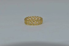 Delicato anello con nodo in