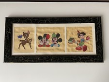 QUADRO A PUNTO CROCE CON SOGGETTI DISNEY E CORNICE DIPINTA A MANO MIS. 57X27 cm
