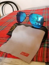 occhiali da sole rayban con custodia colore lenti blu