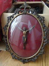 Crocefisso e cornice (anni 50/60) in bronzo parzialmente dorato con vetro 40x30