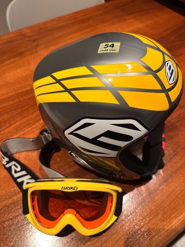 Casco sci con - sci, occhiali