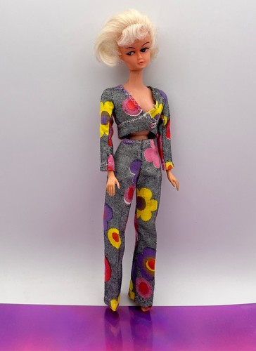 Vecchio vestito bambola barbie - vecchio,