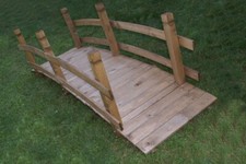 Ponte in legno da giardino