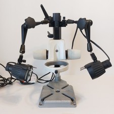 Supporto Per Microscopio Leica Con Braccetti Per Faretti.